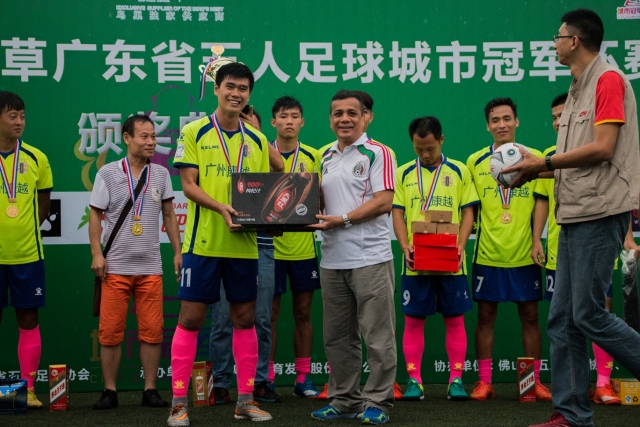 李盈莹频繁手术缺席三项大赛 中国女排主攻只剩六名球员